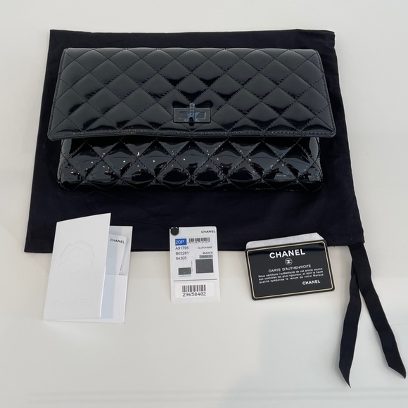 CHANEL 20P REIUSSUE BLACK ON BLACK PATENT LEATHER CLUTCH NIB! - Picture 3 of 17